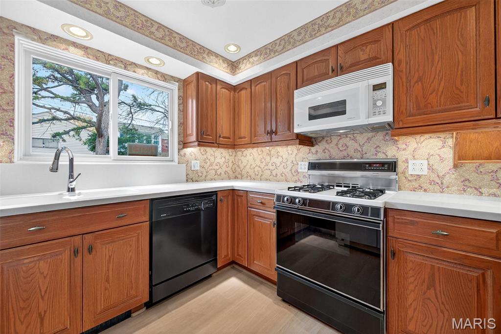 9343 MacKenzie Road St. Louis, MO 63123 - Photo 15 of 38