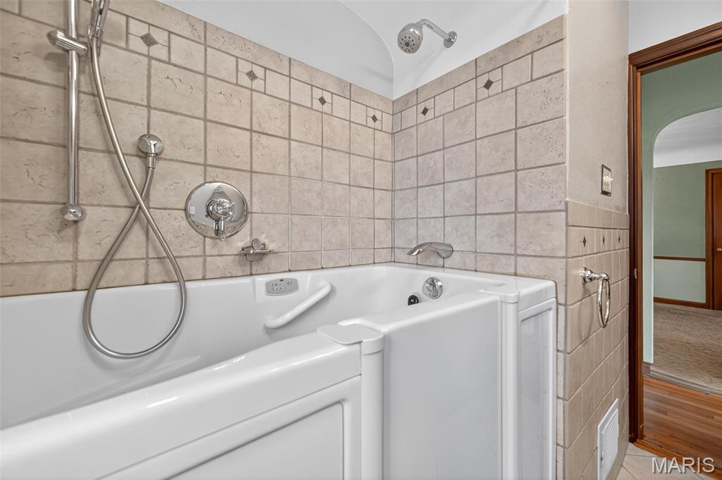 9343 MacKenzie Road St. Louis, MO 63123 - Photo 23 of 38