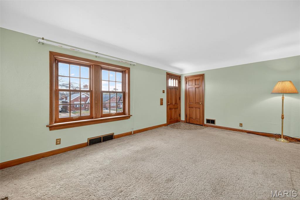 9343 MacKenzie Road St. Louis, MO 63123 - Photo 5 of 38