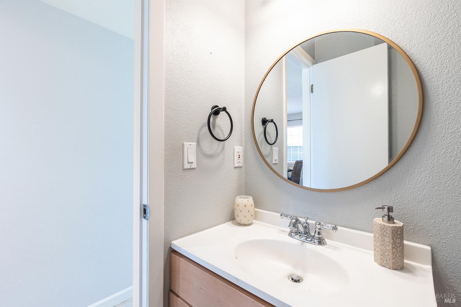 1452 Townview Avenue Santa Rosa, CA 95405 - Photo 8 of 32