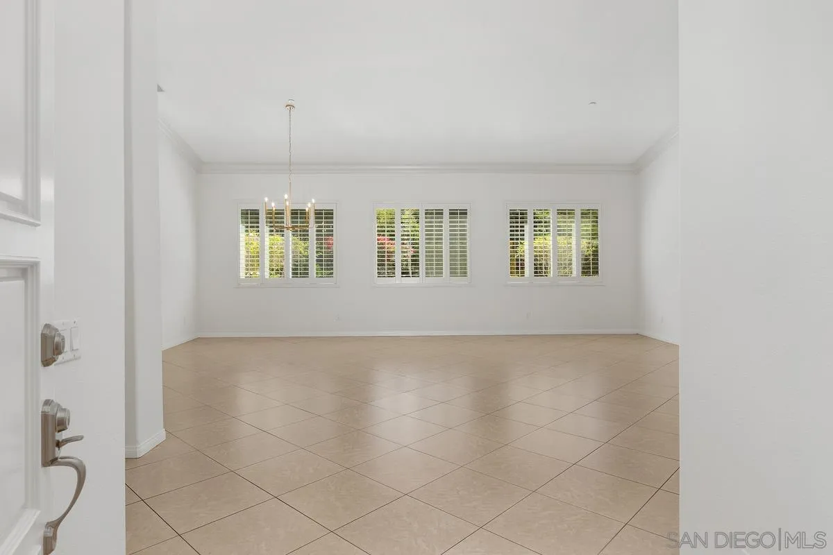 672 Inverlochy Drive Fallbrook, CA 92028 - Photo 5 of 47