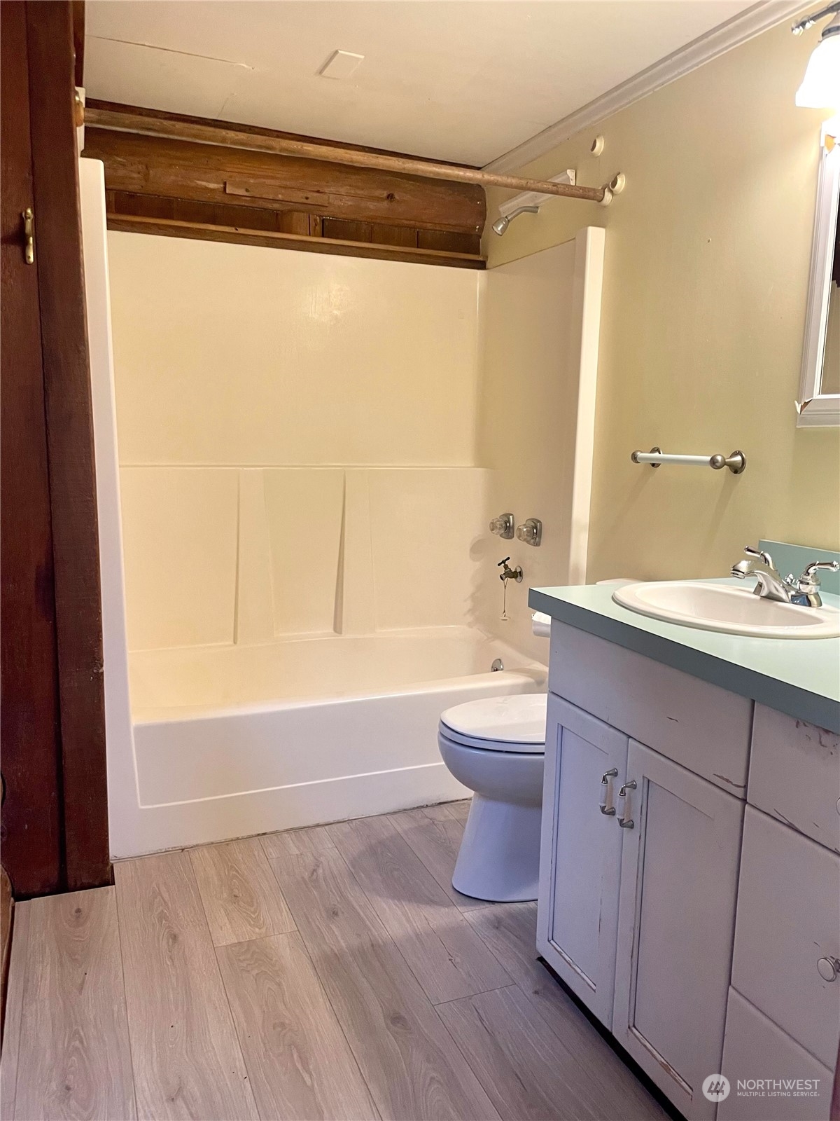 549 White Beach Road Orcas Island, WA 98280 - Photo 30 of 38 a bathroom with a sink a toilet and a bathtub