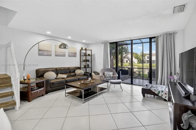 $363,500 | 10691 Northwest 14th Street, Unit 257, Plantation, FL 33322