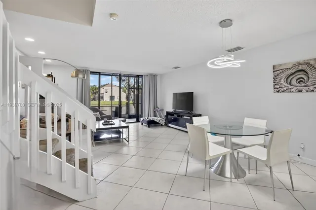 $363,500 | 10691 Northwest 14th Street, Unit 257, Plantation, FL 33322
