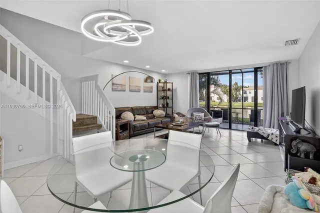 $363,500 | 10691 Northwest 14th Street, Unit 257, Plantation, FL 33322