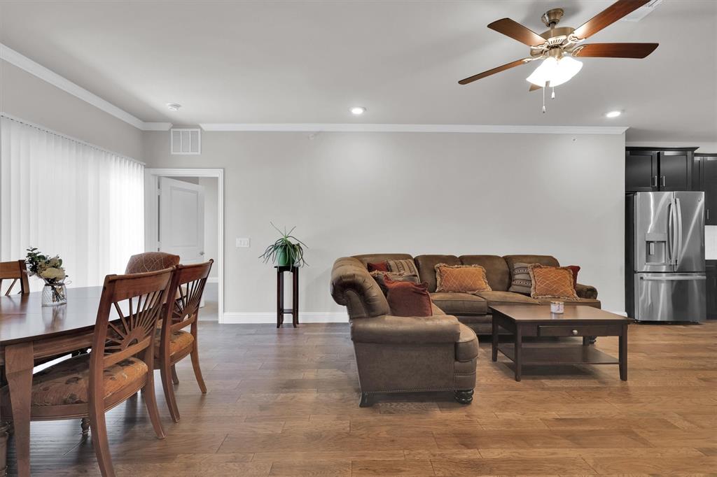 651 Watters Road, Unit 2105 Allen, TX 75013 - Photo 9 of 32 a living room with furniture
