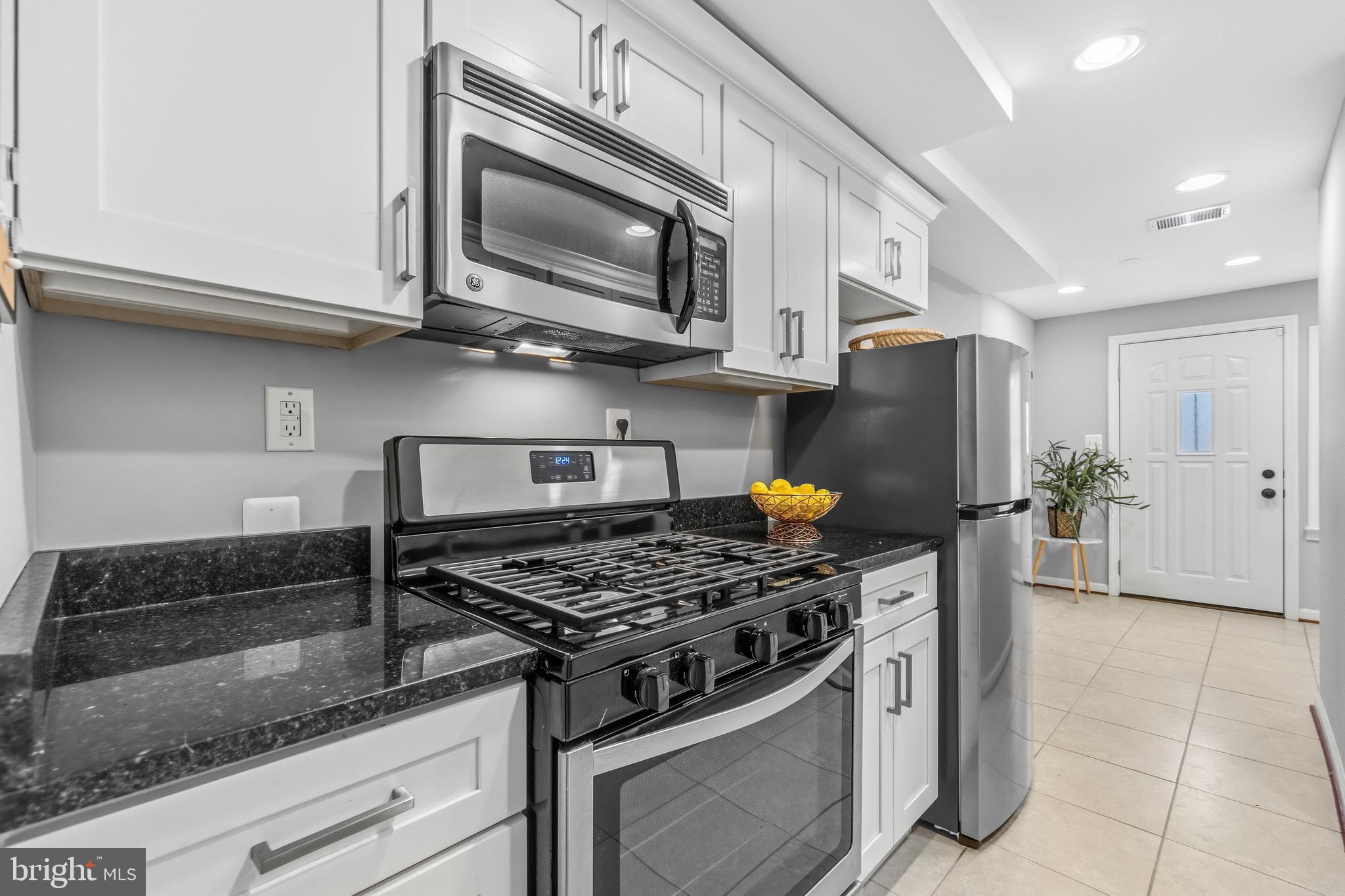 907 8th Street Northeast Washington, DC 20002 - Photo 9 of 33