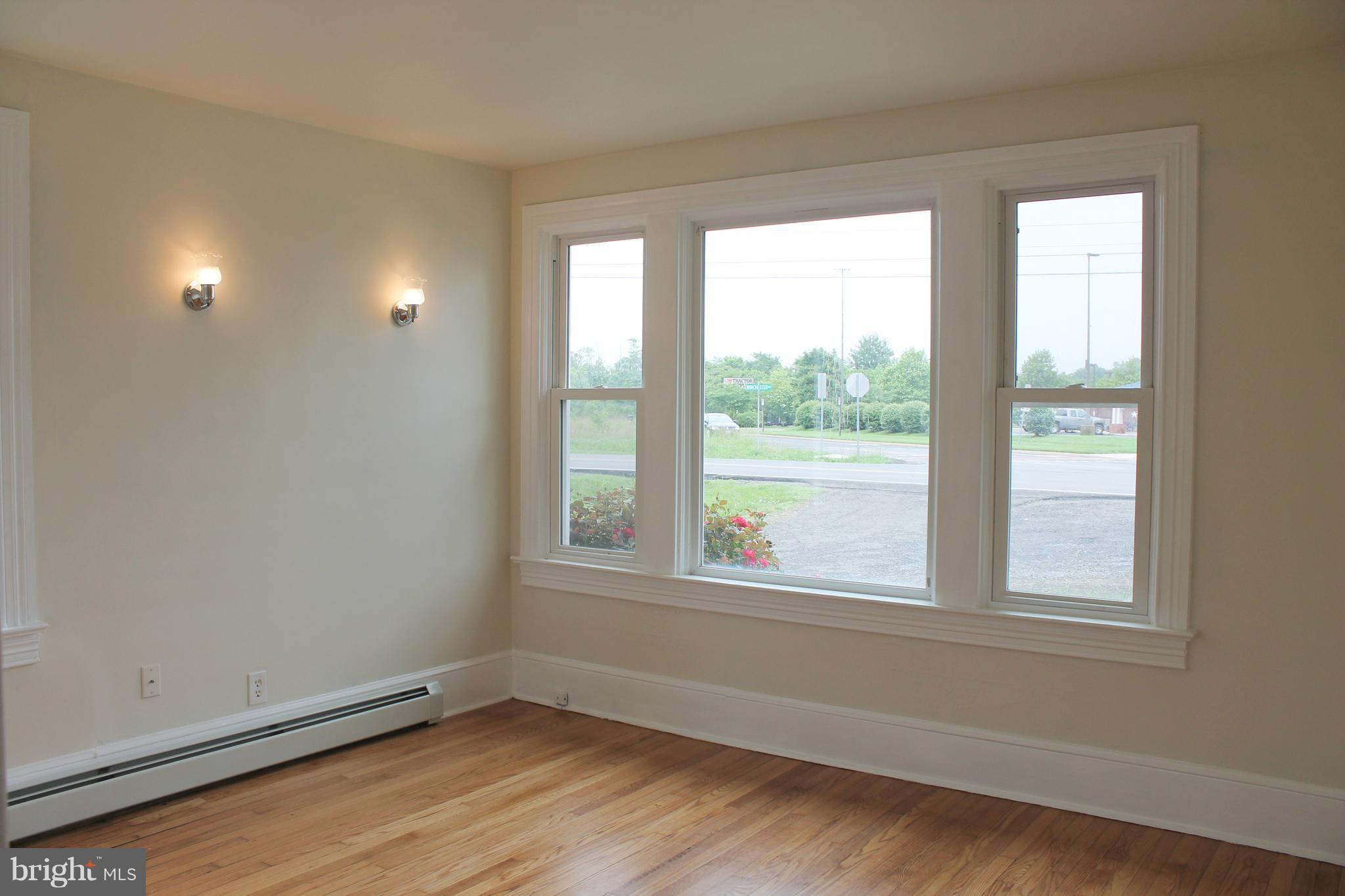 4186 Winchester Road Marshall, VA 20115 - Photo 11 of 16 Living Room