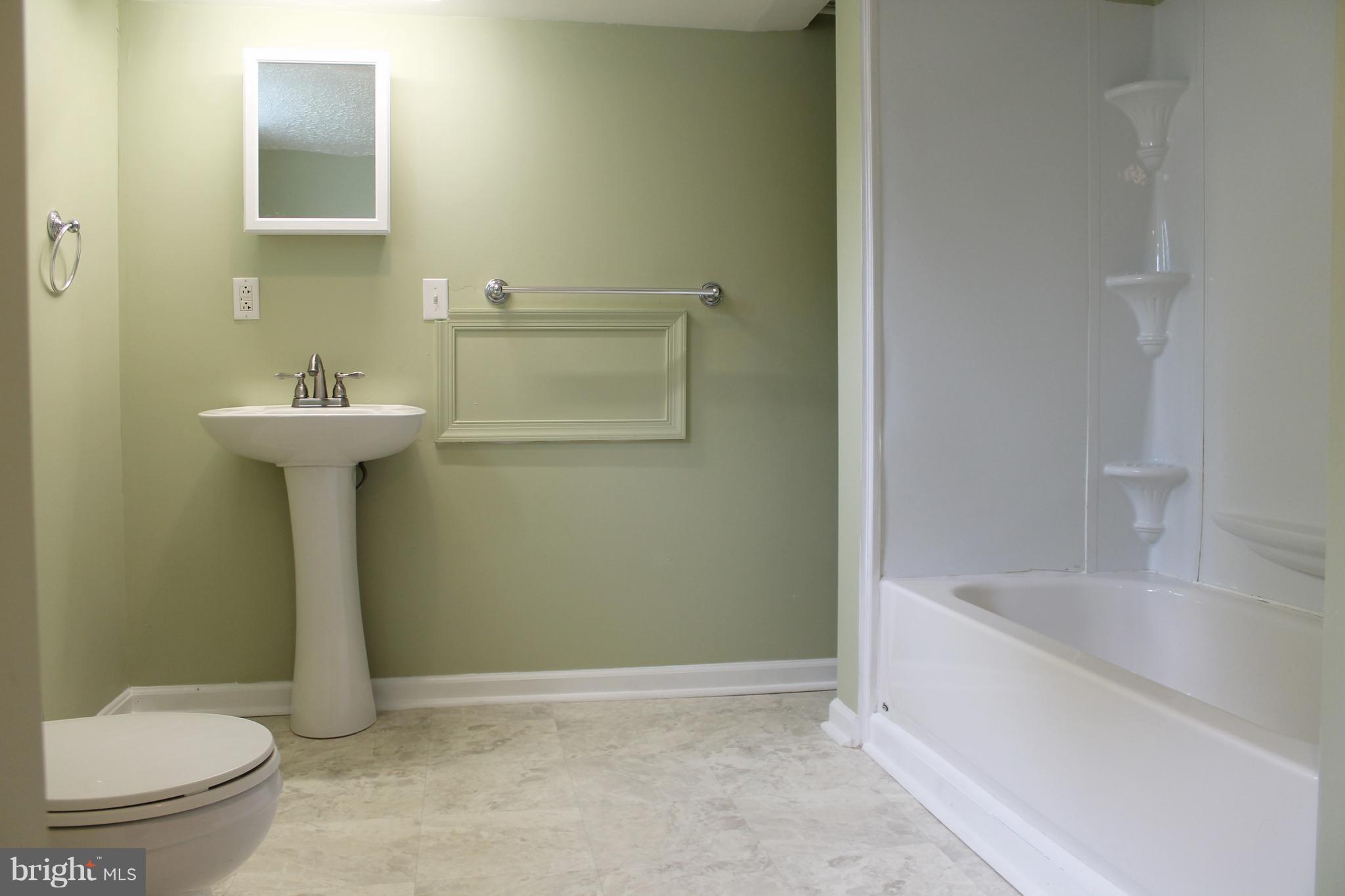 4186 Winchester Road Marshall, VA 20115 - Photo 5 of 16 Bath