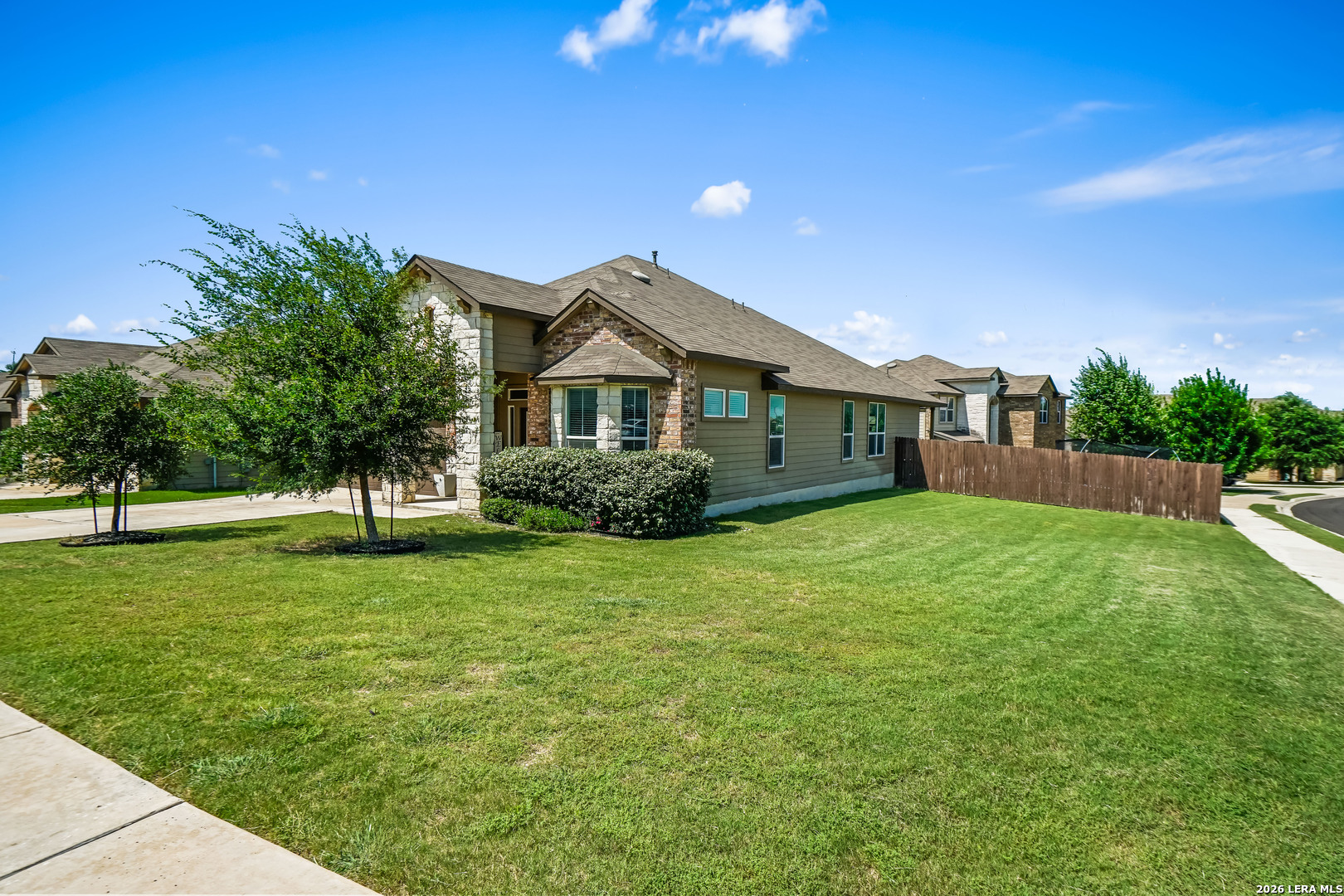 508 Swift Move Schertz, TX 78108 - Photo 4 of 35
