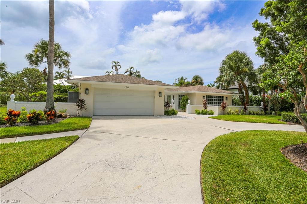 2901 Crayton Road Naples, FL 34103 - Photo 2 of 50