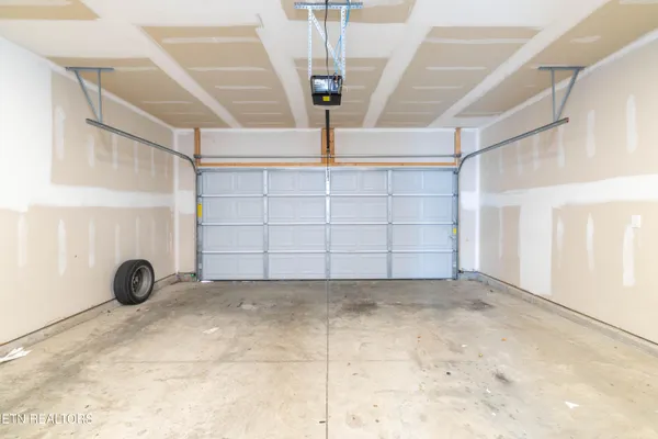 $2,000 | 173 Ash Avenue, Lenoir City, TN 37771