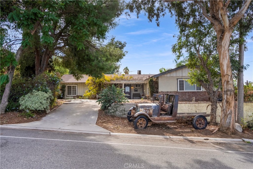 172 Eighth Street Norco, CA 92860 - Photo 1 of 55 a view of a patio with a table and chairs under an umbrella