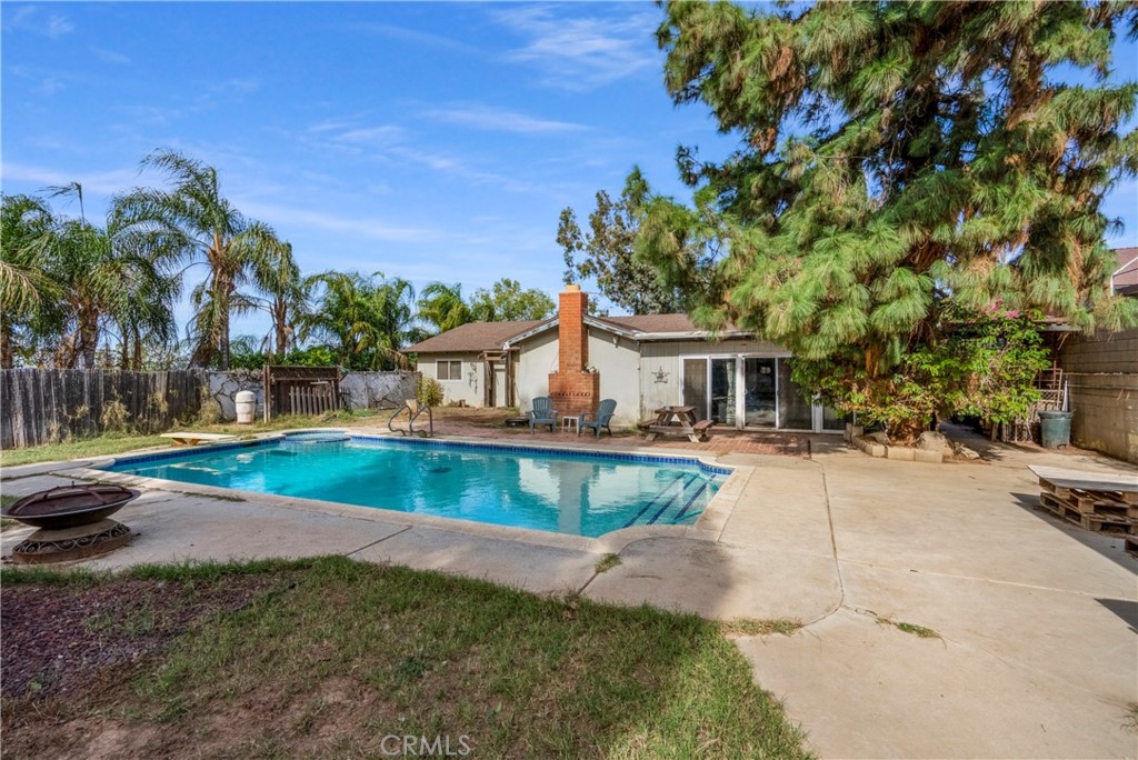 172 Eighth Street Norco, CA 92860 - Photo 27 of 55 a view of a house with swimming pool