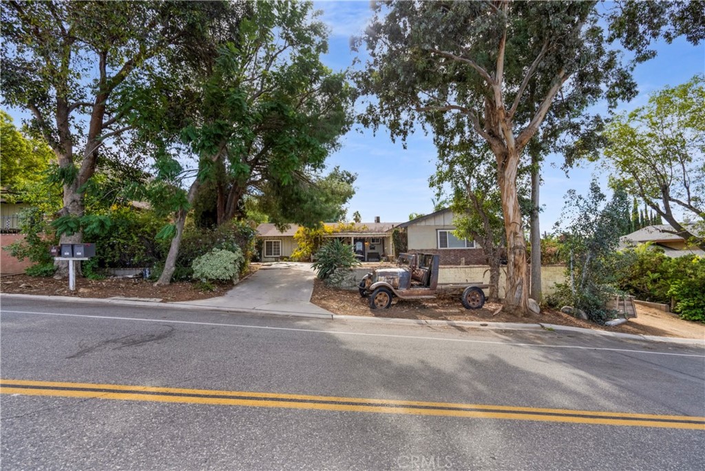 172 Eighth Street Norco, CA 92860 - Photo 45 of 55 a view of a patio with table and chairs and a fire pit