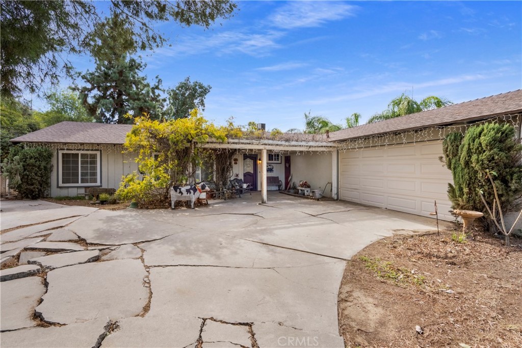 172 Eighth Street Norco, CA 92860 - Photo 54 of 55 front view of a house with a yard