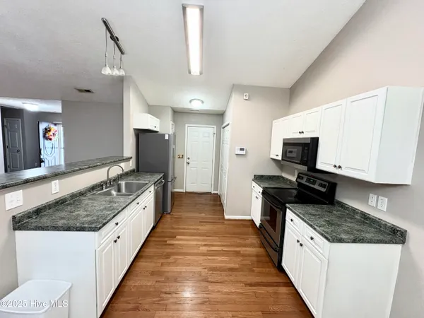 $1,700 | 110 Sycamore Drive, Jacksonville, NC 28546