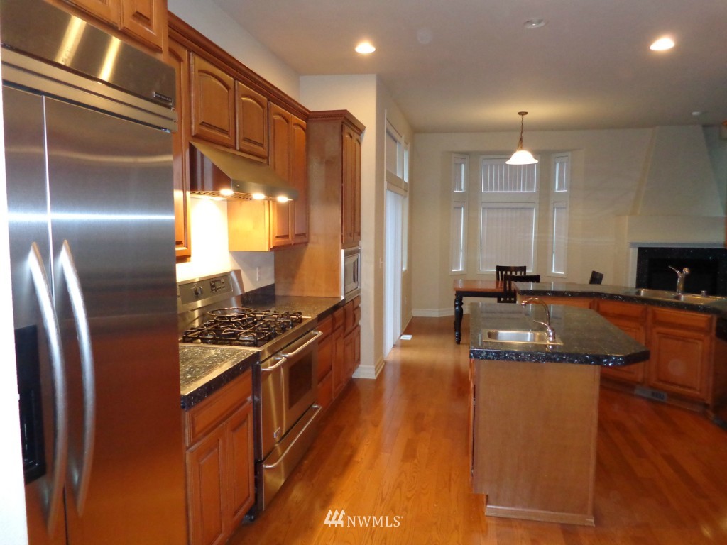 4107 Northeast 27th Place Renton, WA 98059 - Photo 3 of 10