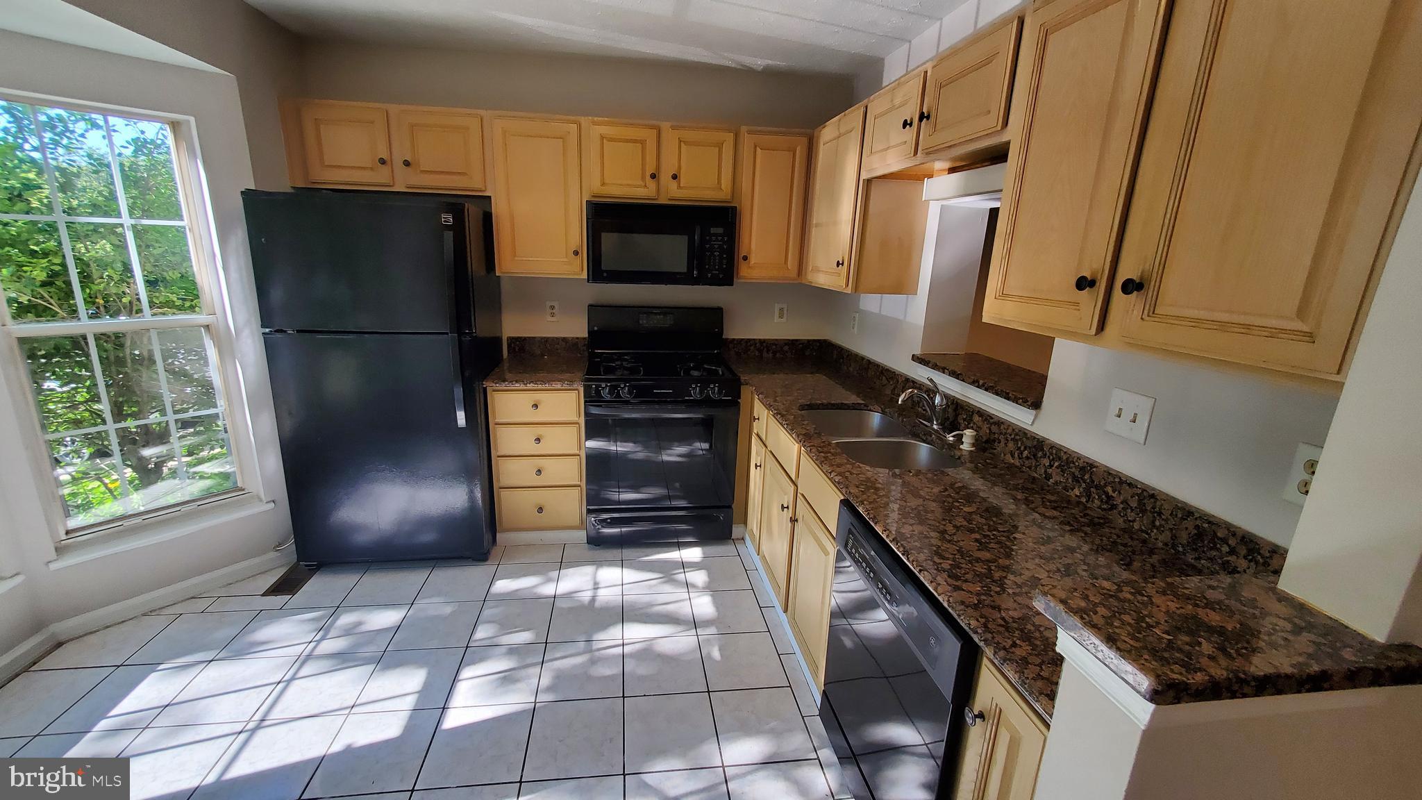 8613 Jacks Reef Road Laurel, MD 20724 - Photo 3 of 17 Granite counter tops
