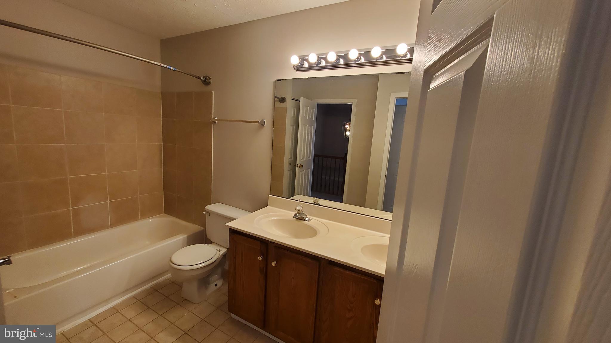 8613 Jacks Reef Road Laurel, MD 20724 - Photo 10 of 17 Shared primary bathroom