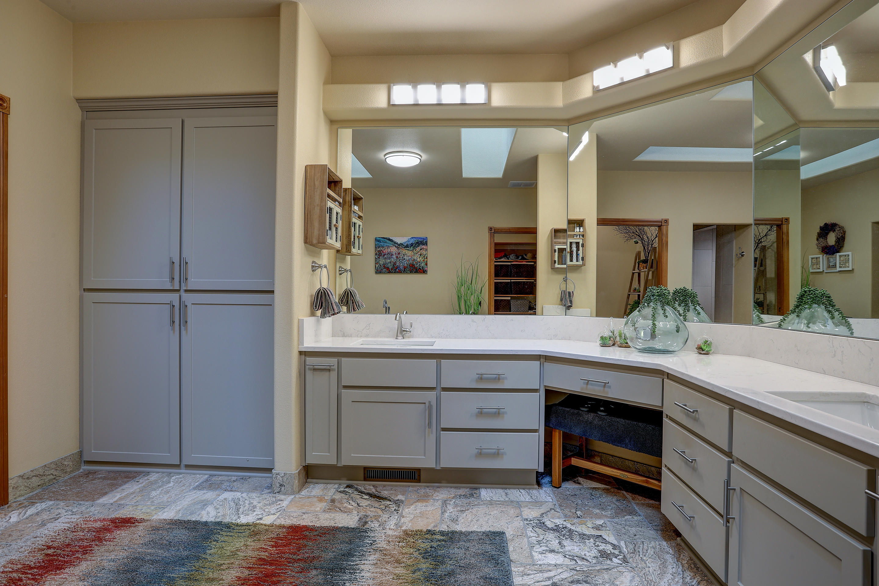 61267 Benham Road Bend, OR 97702 - Photo 21 of 49 Master bath