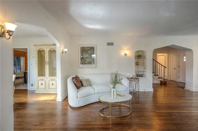 $825,000 | 801 Valentine Road, Kansas City, MO 64111