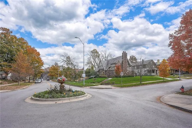 $795,000 | 801 Valentine Road, Kansas City, MO 64111