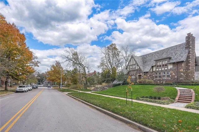 $795,000 | 801 Valentine Road, Kansas City, MO 64111