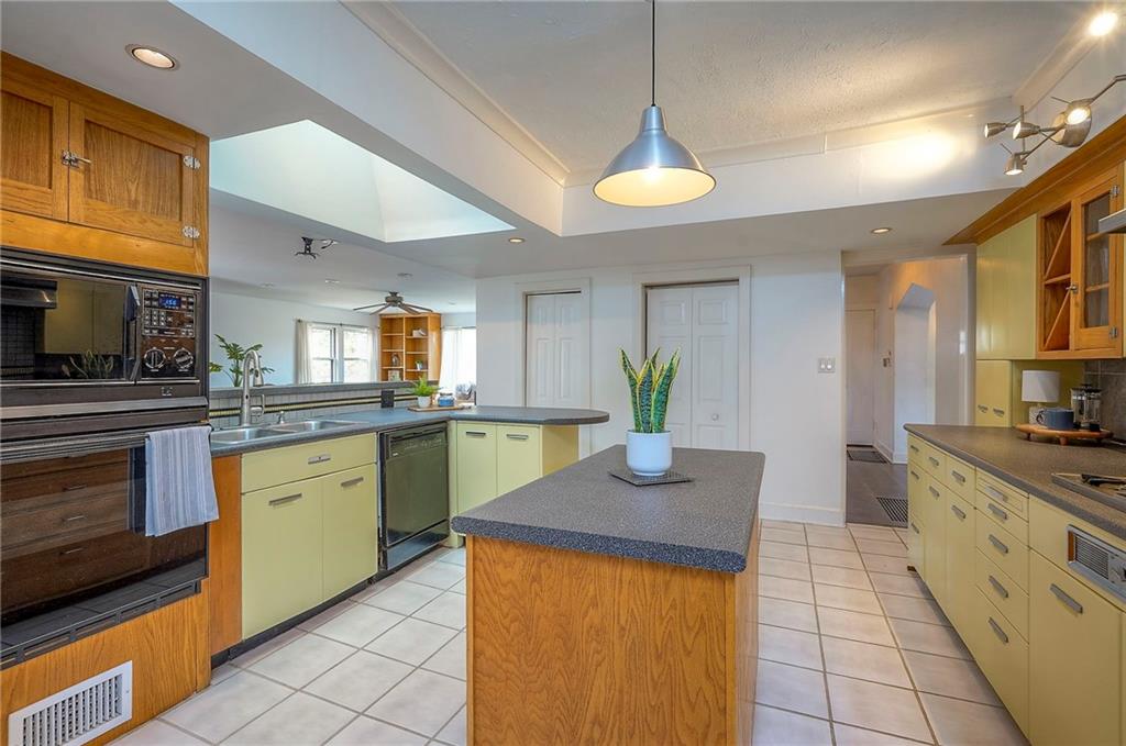 801 Valentine Road Kansas City, MO 64111 - Photo 41 of 97