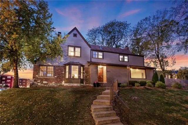 $825,000 | 801 Valentine Road, Kansas City, MO 64111