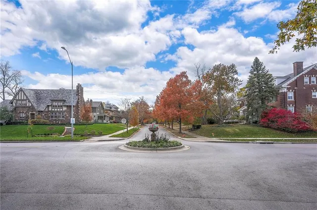 $825,000 | 801 Valentine Road, Kansas City, MO 64111