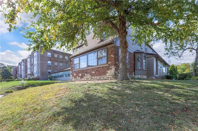 $825,000 | 801 Valentine Road, Kansas City, MO 64111