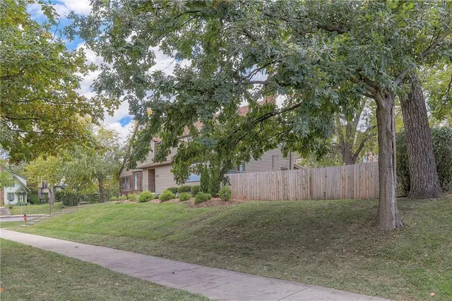 $825,000 | 801 Valentine Road, Kansas City, MO 64111