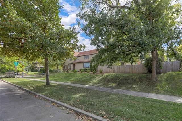 $825,000 | 801 Valentine Road, Kansas City, MO 64111