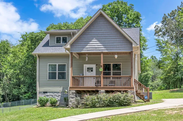 a view of front of house with a yard