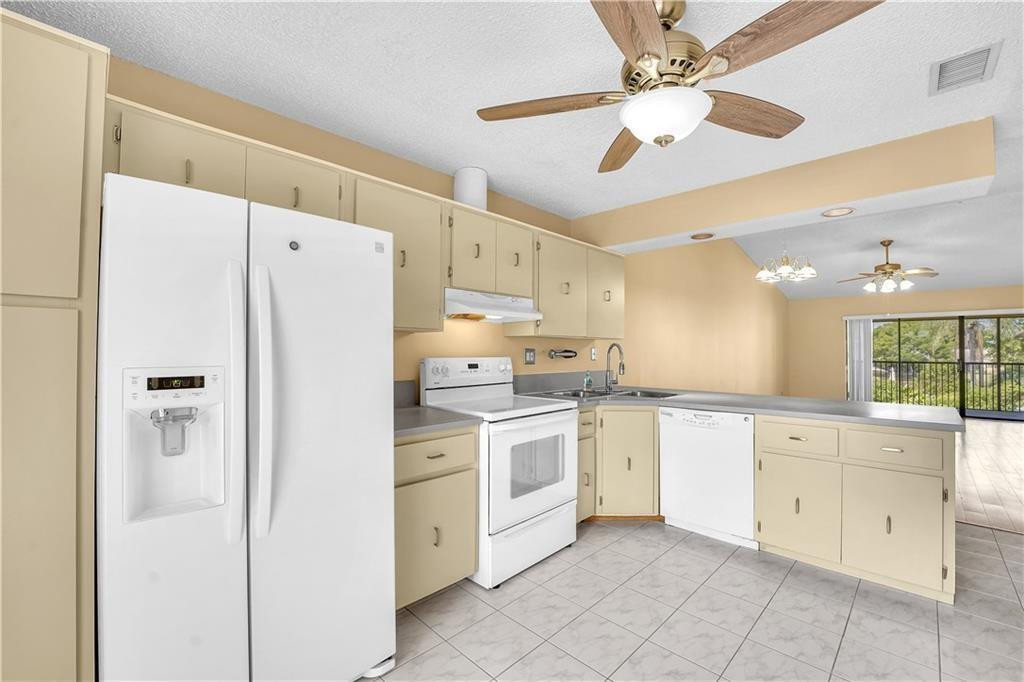 1023 Banks Road, Unit 201 Pompano Beach, FL 33063 - Photo 3 of 15 Photo 3