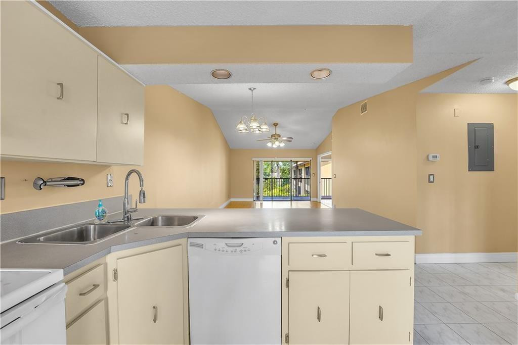 1023 Banks Road, Unit 201 Pompano Beach, FL 33063 - Photo 4 of 15 Photo 4