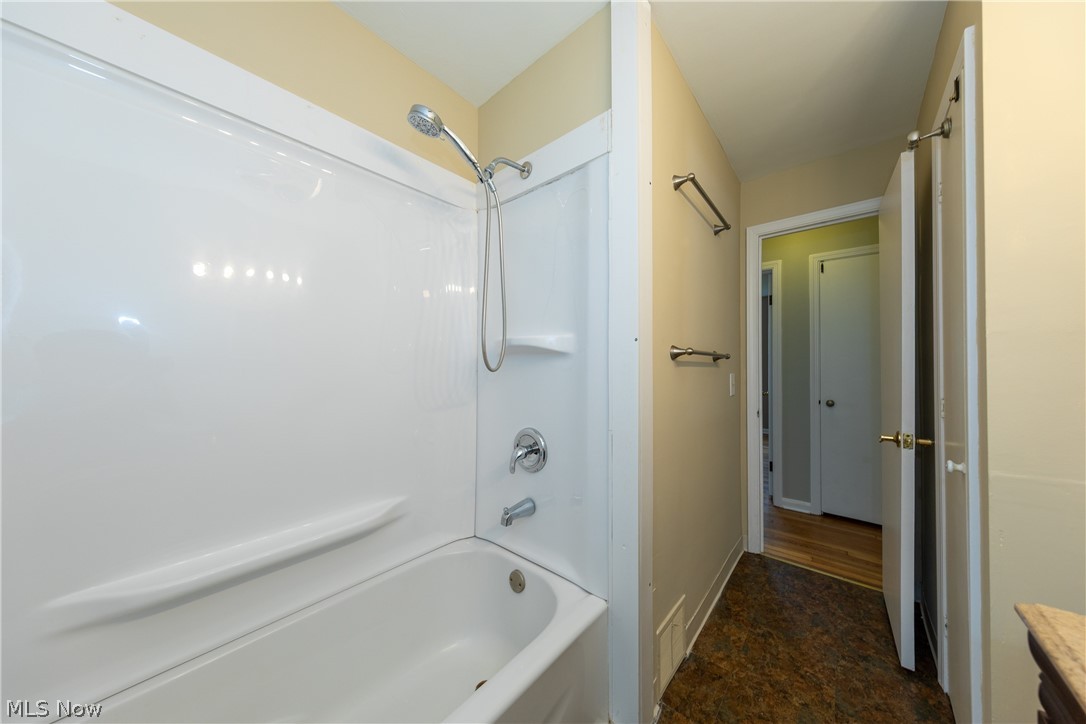 4868 Ridgebury Boulevard Cleveland, OH 44124 - Photo 13 of 22 Gallery Image 13