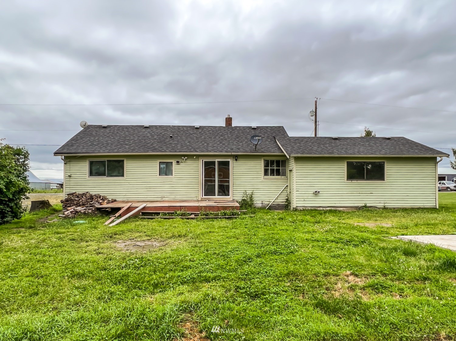 2379 Stickney Island Road Everson, WA 98247 - Photo 15 of 31 a front view of a house with garden