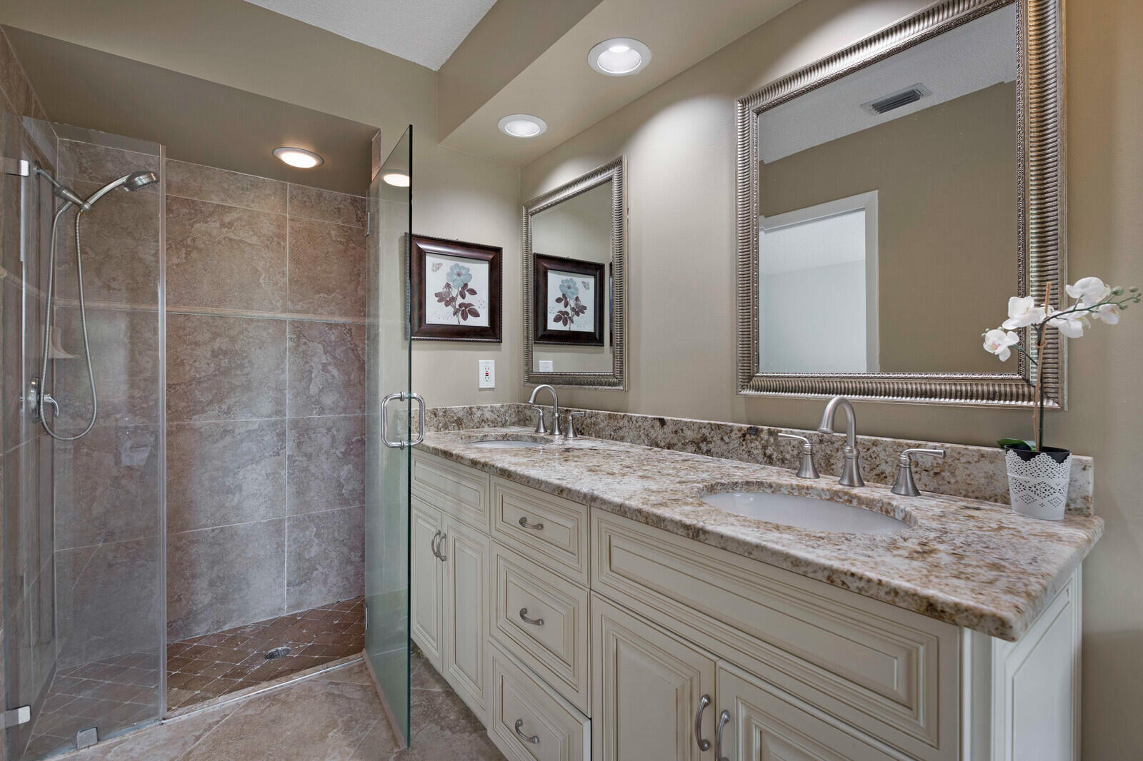18839 Caspian Circle Boca Raton, FL 33496 - Photo 24 of 39 Primary Bathroom