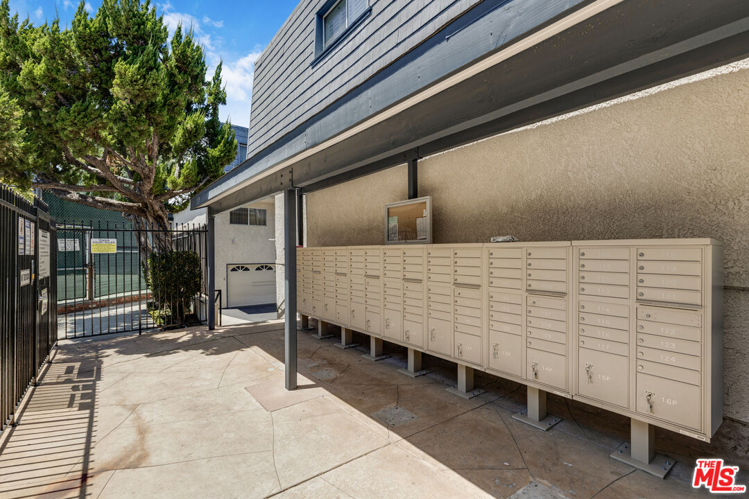 18550 Hatteras Street, Unit 100 Tarzana, CA 91356 - Photo 24 of 31 Gallery Image 24