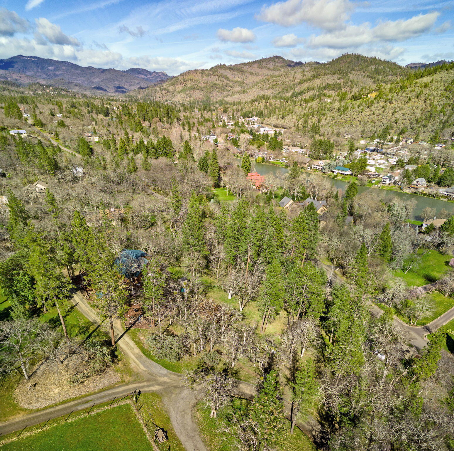 336 Rene Drive Shady Cove, OR 97539 - Photo 5 of 55 5