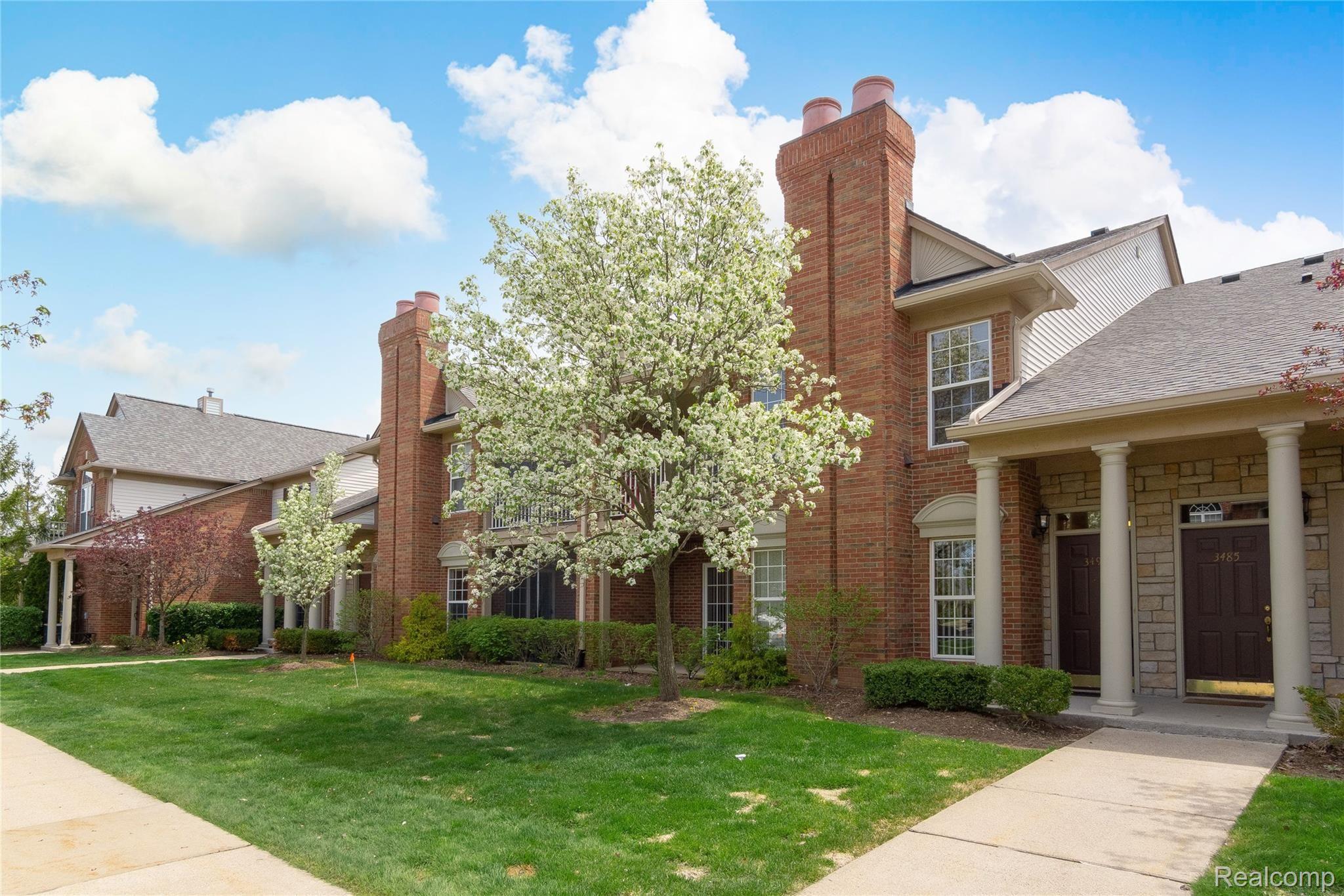 3495 Tremonte Circle, Unit 211 Rochester, MI 48306 - Photo 2 of 37 Exteriors (7 of 13).jpg