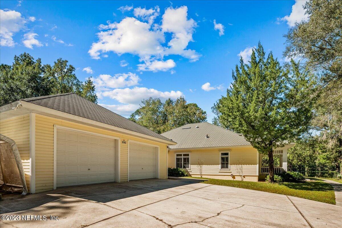 645 Carlin Road Satsuma, FL 32189 - Photo 4 of 37 Garage