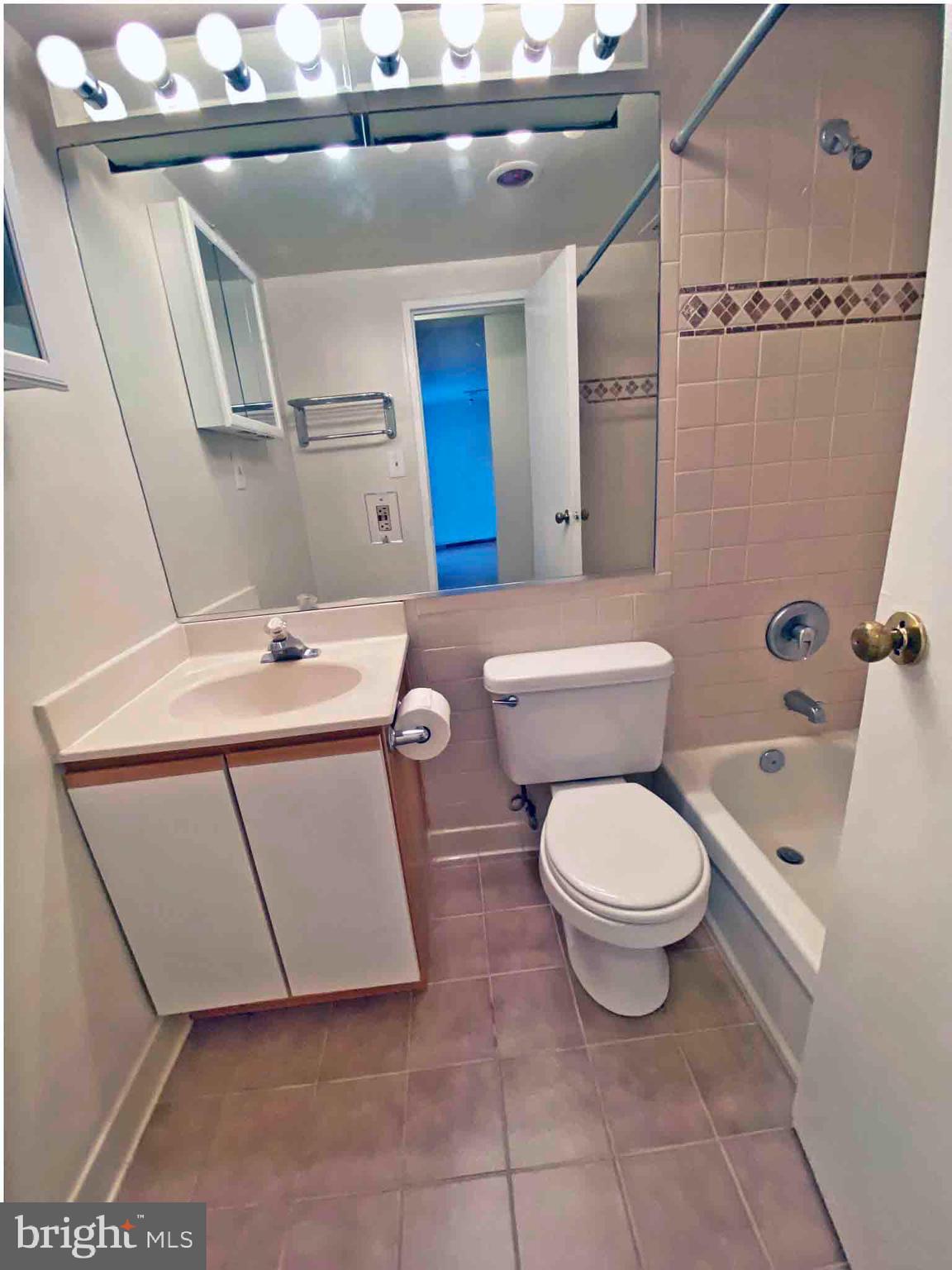 1601 18th Street Northwest, Unit 406 Washington, DC 20009 - Photo 18 of 30 Bathroom