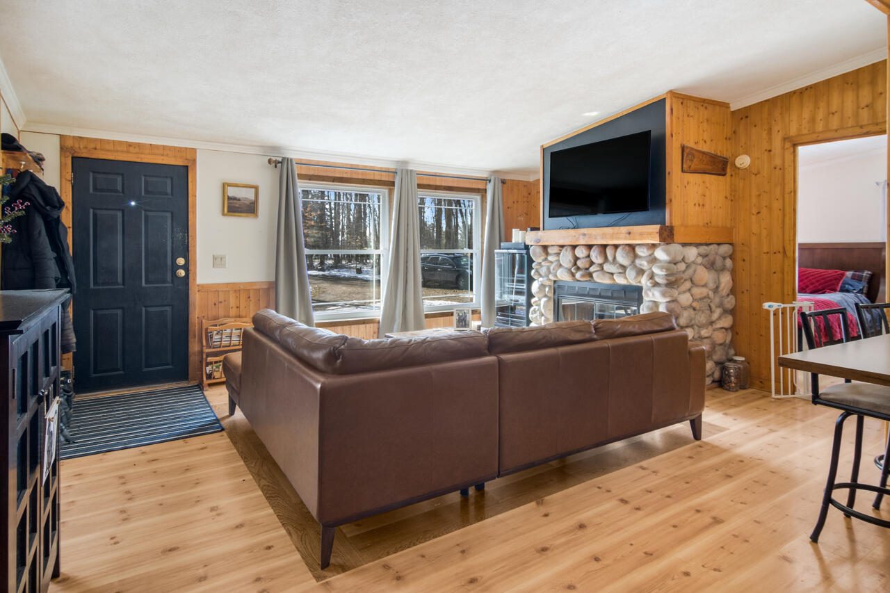 5380 Sylvan Point Road Honor, MI 49640 - Photo 18 of 66 23-Scene-16