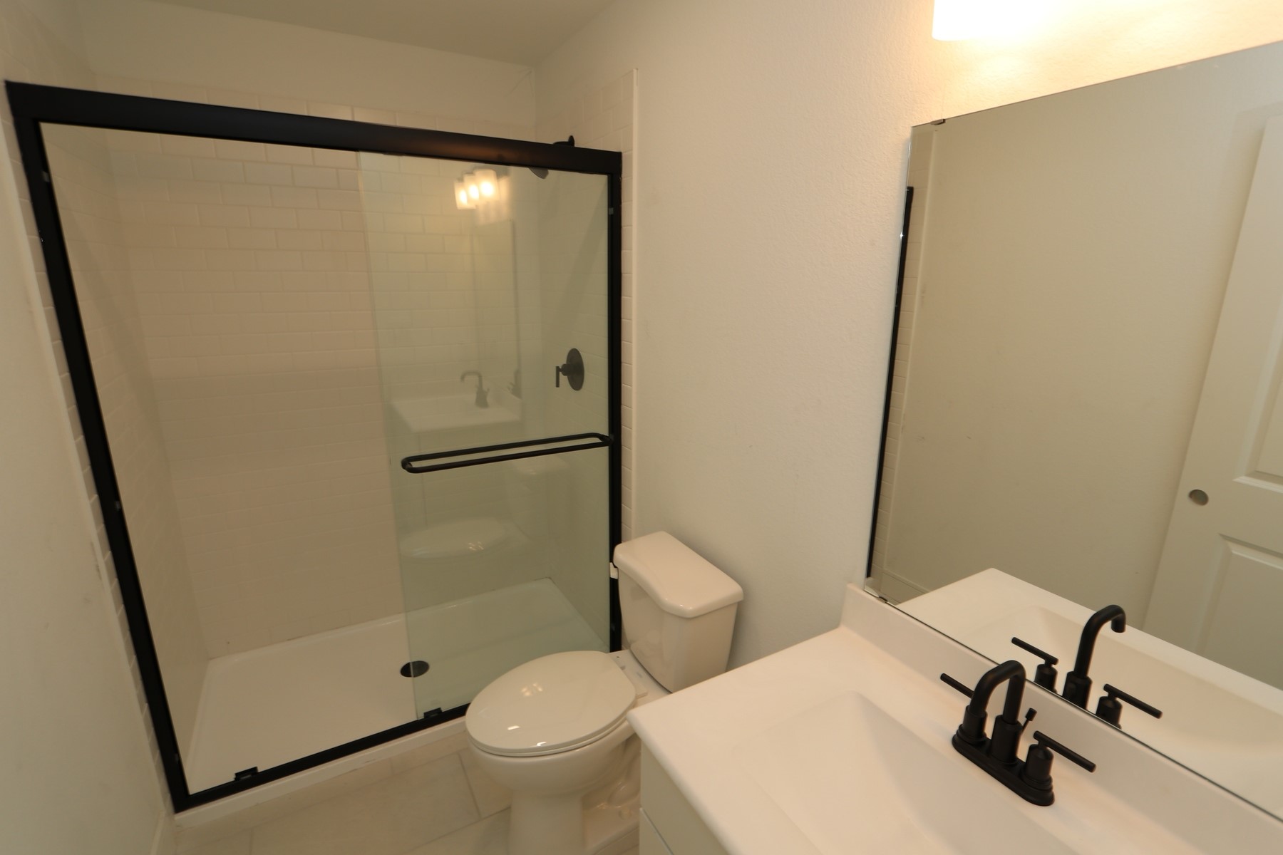 2418 Good Morrow Drive Rosenberg, TX 77471 - Photo 13 of 48 Hall bath