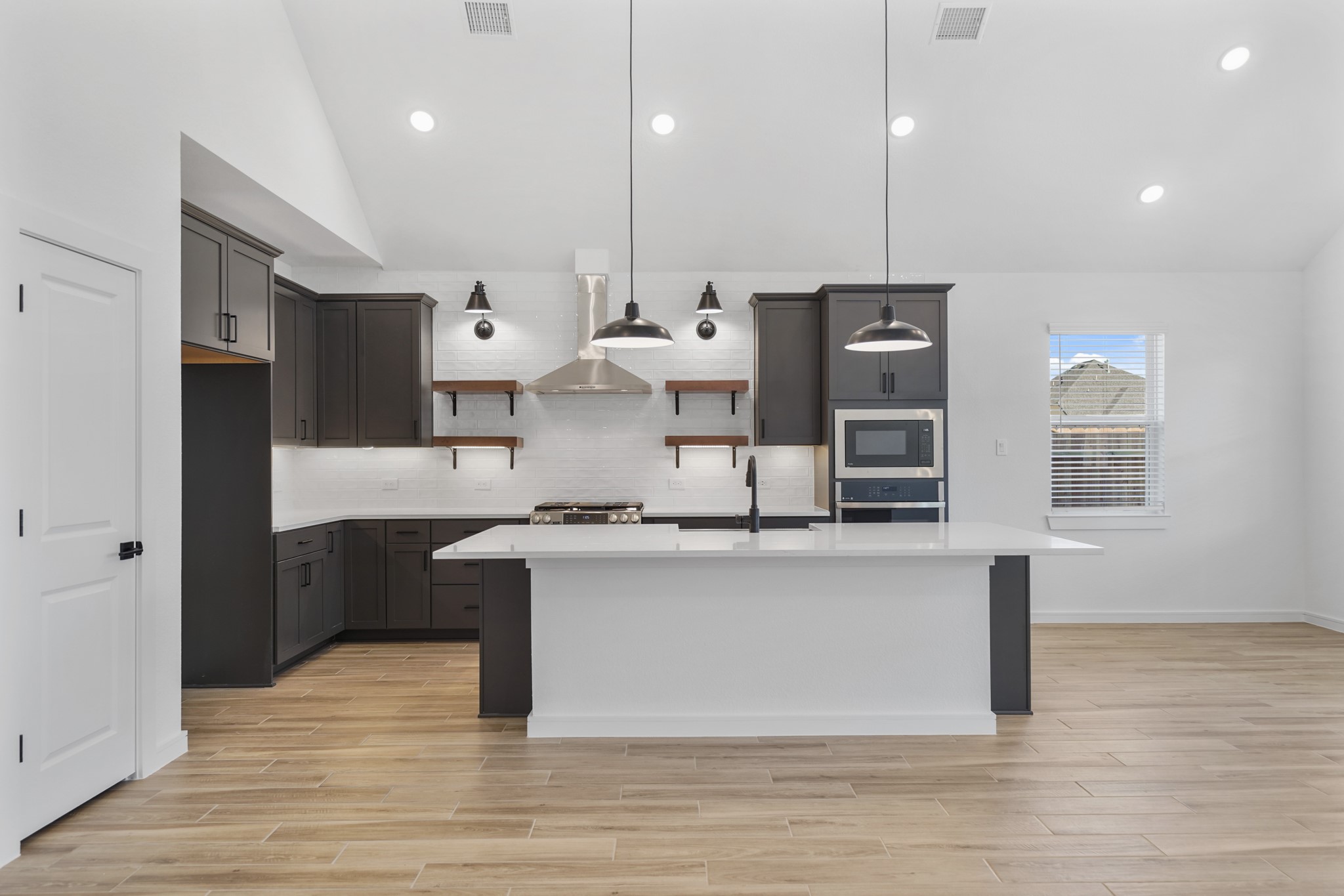 2418 Good Morrow Drive Rosenberg, TX 77471 - Photo 24 of 48 Gourmet kitchen (*Photo not of actual home and used for illustration purposes only.)