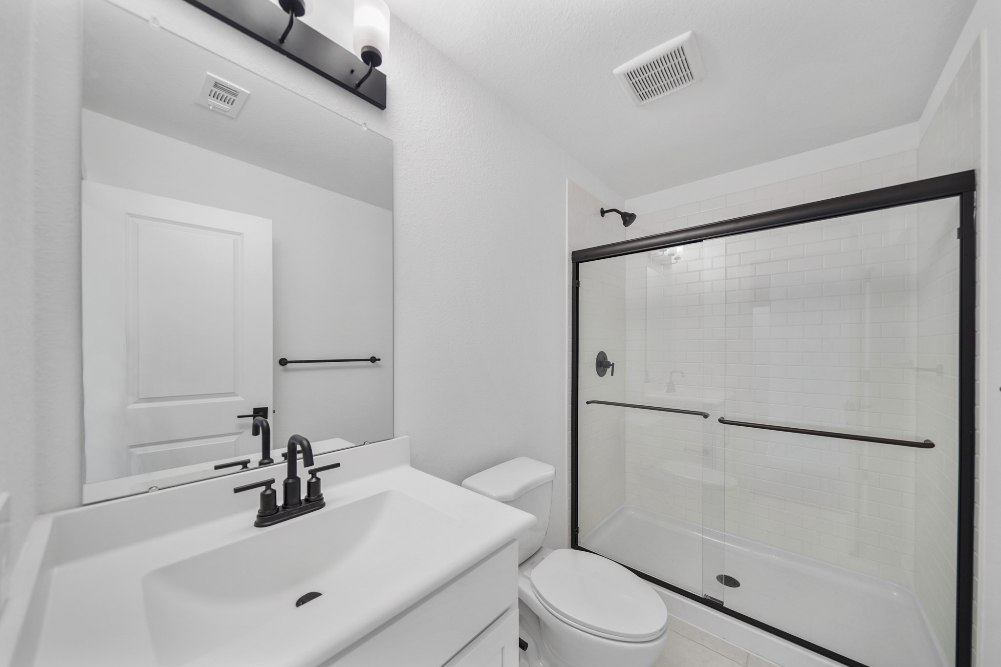 2418 Good Morrow Drive Rosenberg, TX 77471 - Photo 33 of 48 Hall bath (*Photo not of actual home and used for illustration purposes only.)