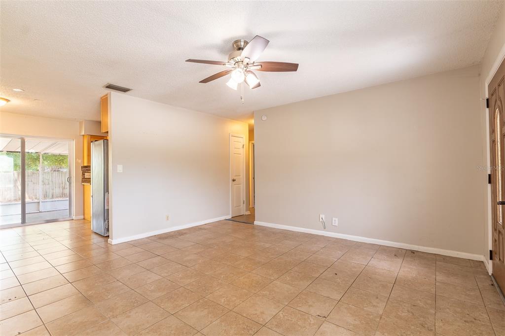 614 East Wheeler Road Seffner, FL 33584 - Photo 3 of 19